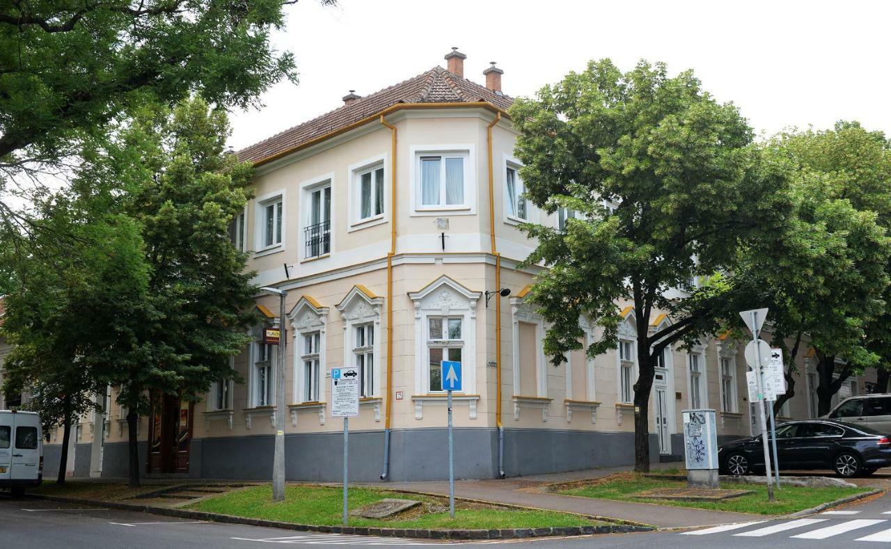 Villa Bohemia Eger Exterior photo